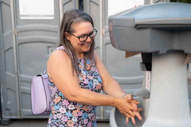 Porta potty delivery and setup in Monterey Park, CA